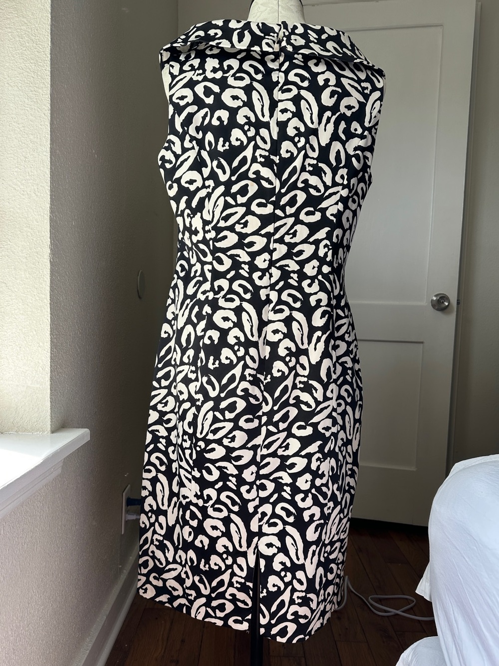 Kay Unger Black White Leopard Print Sheath Dress Size 14 Cocktail Career - Picture 4 of 13